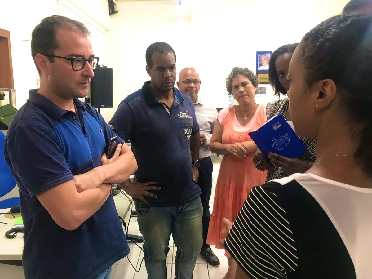 Quel avenir pour France-Antilles?
Cevendredi 29les salariés de FA, ont donné un ultimatum à leur direction“nous voulons ds éléments concrets, un document détaillé sur le plan que vous comptez mettre en place, avant 15h,sans cela, il n’y aura pas de quotidiendemain.”<a href="/FAMartinique/">France-Antilles Mqe</a>