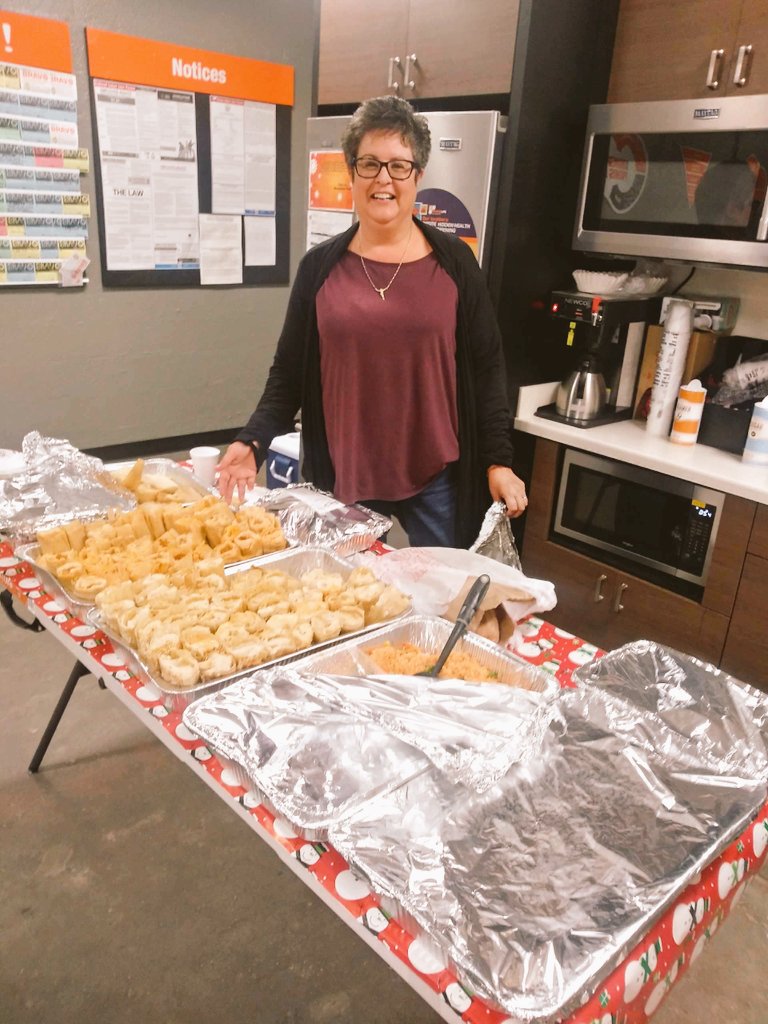 Delia getting us fed for black Friday!!! Yummm tamales are delicious!! 🤤🤤 <a href="/HomeDepot0522/">Home Depot 0522</a> <a href="/r_zubia/">CAMG</a> @Fuerstenberg15 <a href="/raquelrr34/">Raquel Ramirez</a>