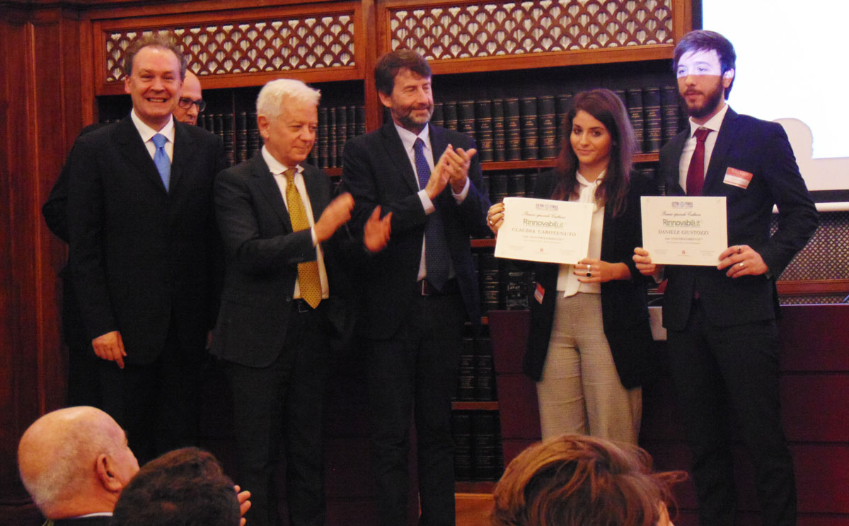 rinnovabiliit's tweet photo. Consegnato in #Senato dal #Ministro @dariofrance e dal Direttore  @SpagnoloMau, il premio speciale https://t.co/6eeX1czg17 a "Controcorrente", il docu #film sullo stato dell'#acqua in #Italia.  Giornata dedicata a presentazione dell'app #VisitalyMaps per un #Turismo 2.0. https://t.co/OKDotrCaF7