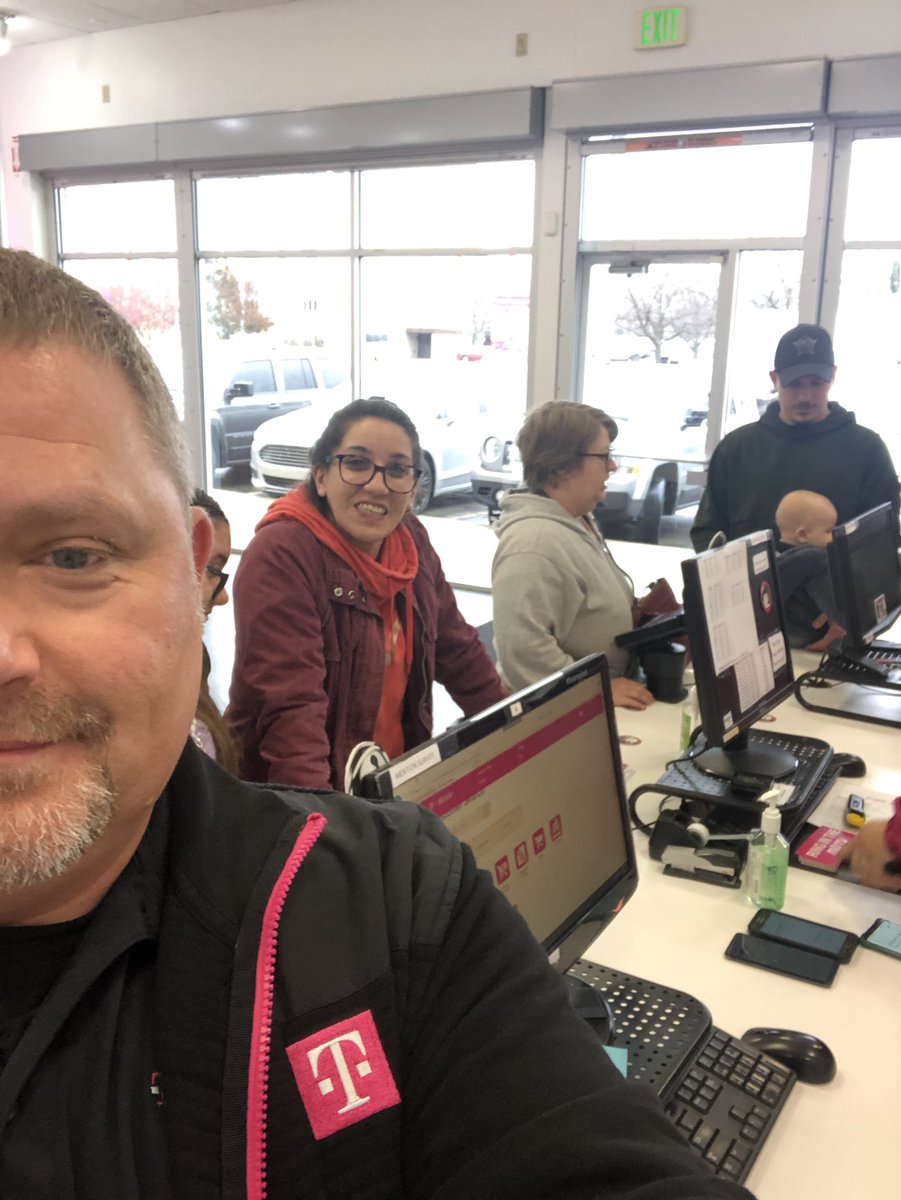 T-Mobile in Munster Indiana is delivering holiday joy to customers with Apple and Samsung phones $0 down on AirPods and awesome offers on Watches. Get here and get them before there gone. @dannysoro @TCCMobile @BrettKennedyTCC @willingofficial @Sentowski8 @RJGomezIII @jaymaliktcc