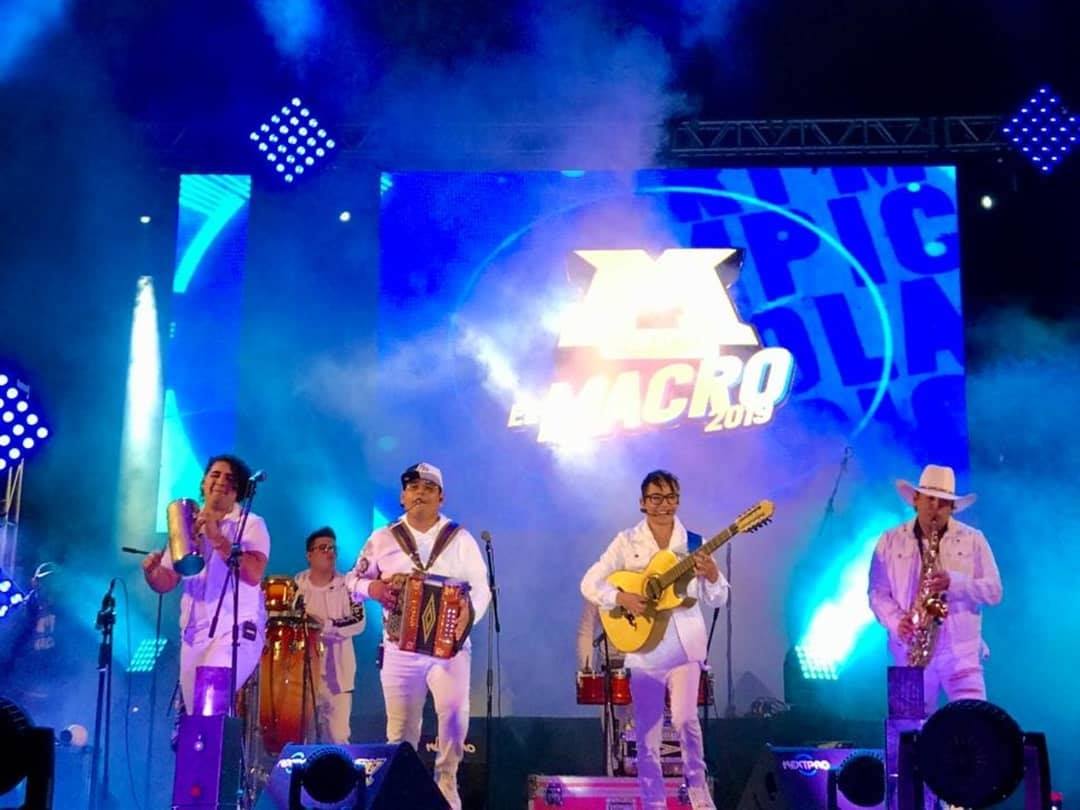 📸 | #ElMacro de #LaMejor 100.7 FM #CiudadAcuña fue testigo del rotundo éxito de la <a href="/fievre_looka/">Fievre Looka</a> la noche de ayer dónde se bailaron y gozaron todos sus éxitos #MtyMusic 🔥