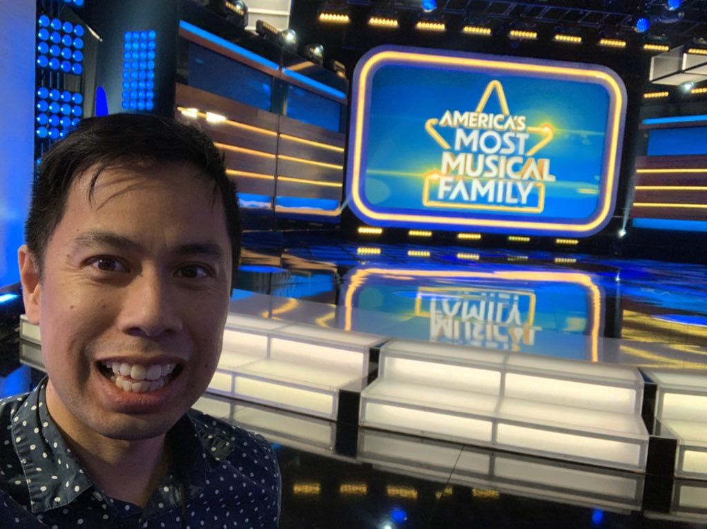 mandelweb's tweet image. So excited for TONIGHT’s triple treat of new gifts from our unscripted team at #Nickelodeon starting at 7p w/ America’s Most Musical Family, followed by the debut of #TopElf at 8p, and the start of our holiday #DoubleDare tourney at 9p.  Enjoy!!  #AMMF