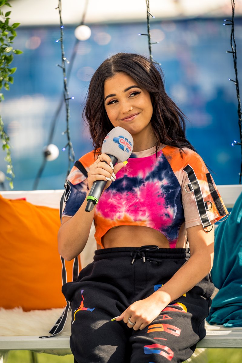 Checking your bank account after shopping the #BlackFriday sales like...😅