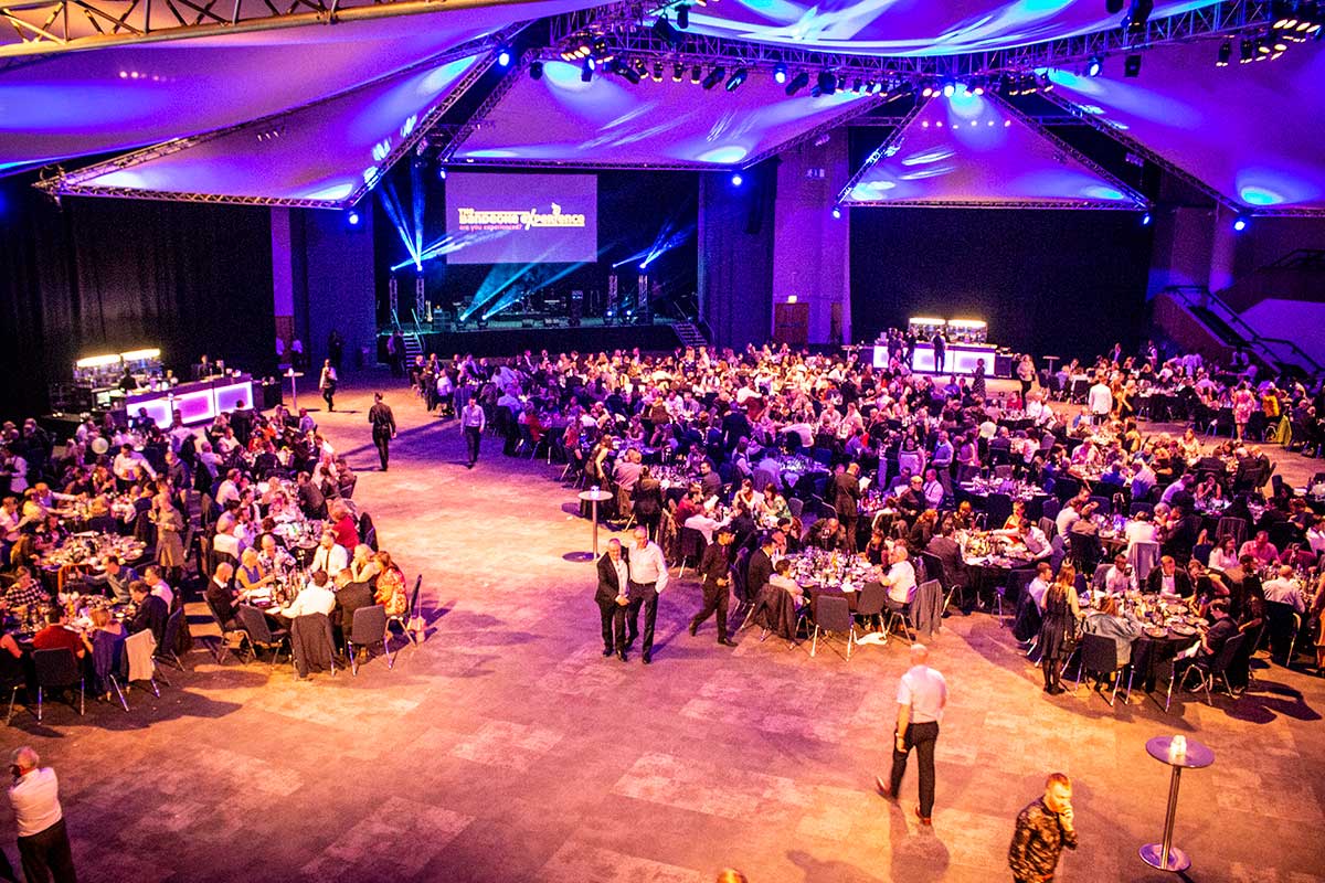 bandeoke's tweet photo. A special start to the autumn with a larger than normal corporate show in October for WHSmith, 700+ guests, at the fabulous ICC Birmingham
#bandeoke #bandaoke #corporateevents #corporateparties #livebandkaraoke #Birmingham https://t.co/n2SNNZNSLM