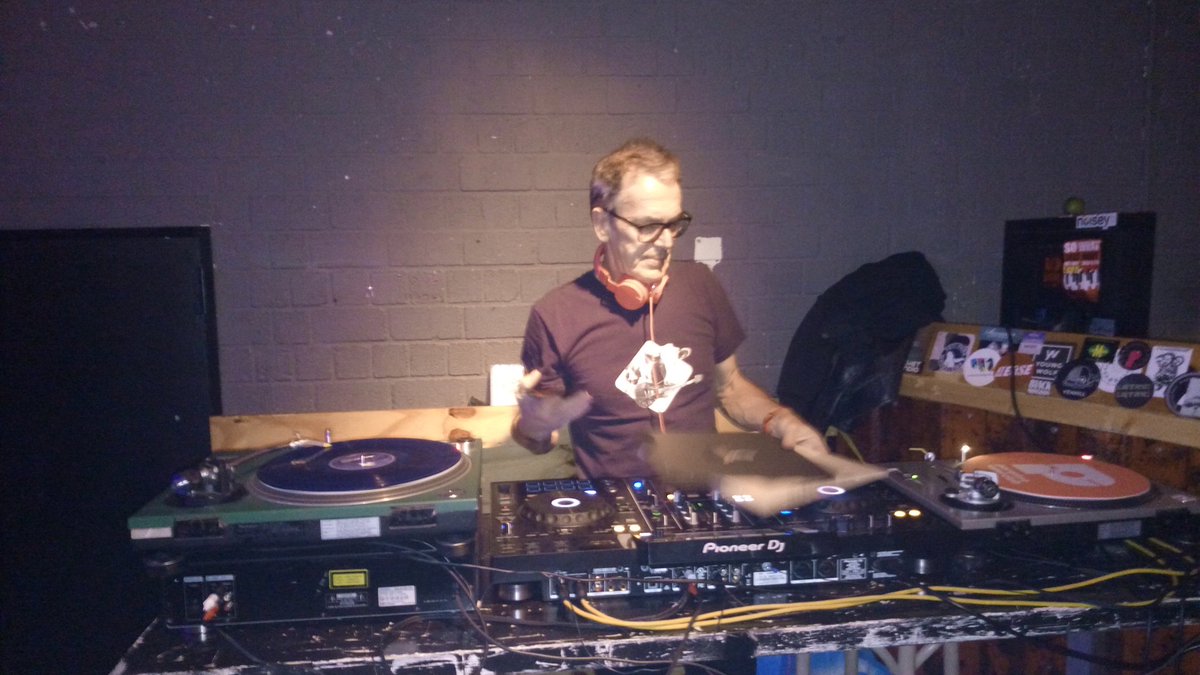 DJ <a href="/Oscarsmitmusic/">Oscar Smit</a> in <a href="/Cinetol/">Cinetol</a> bij concert <a href="/stakbabber/">Stakbabber</a>