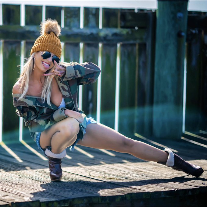 Friday vibessssss 🤟🏽 https://t.co/imb3O8bmkZ<a href="/tag/newprofilepic"class="tags"><span>#newprofilepic</span></a>