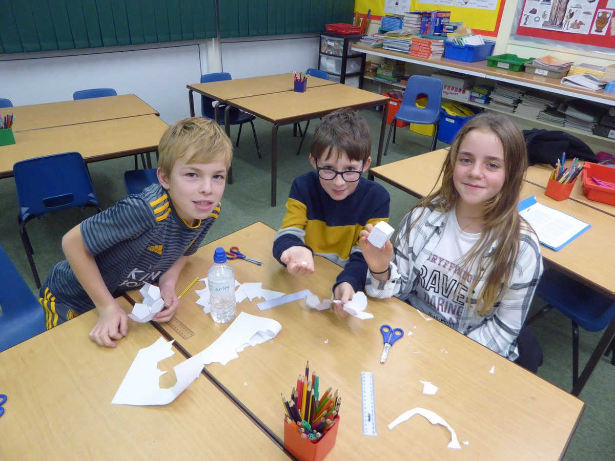 leighfield_acad's tweet image. Our marvellous Year 5 mathematicians have been making nets of 3-D shapes in Maths Club. Today was the last session of this term, so a big thank you to Mr Newell and his fantastic students from Uppingham School. 😃🧊
@UppMaths @UppinghamSchool @DSATMaths