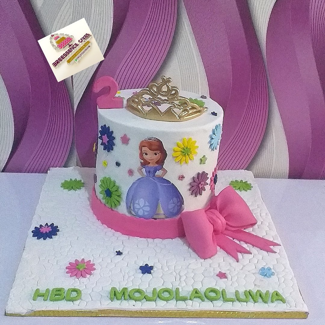 BreessenceCakes's tweet photo. #princesssofiacake #breessencecakes #cakesinlagos #cakesmadewithlove #wizkid #FridayThoughts #FridayMotivation https://t.co/CkI3fmaerT