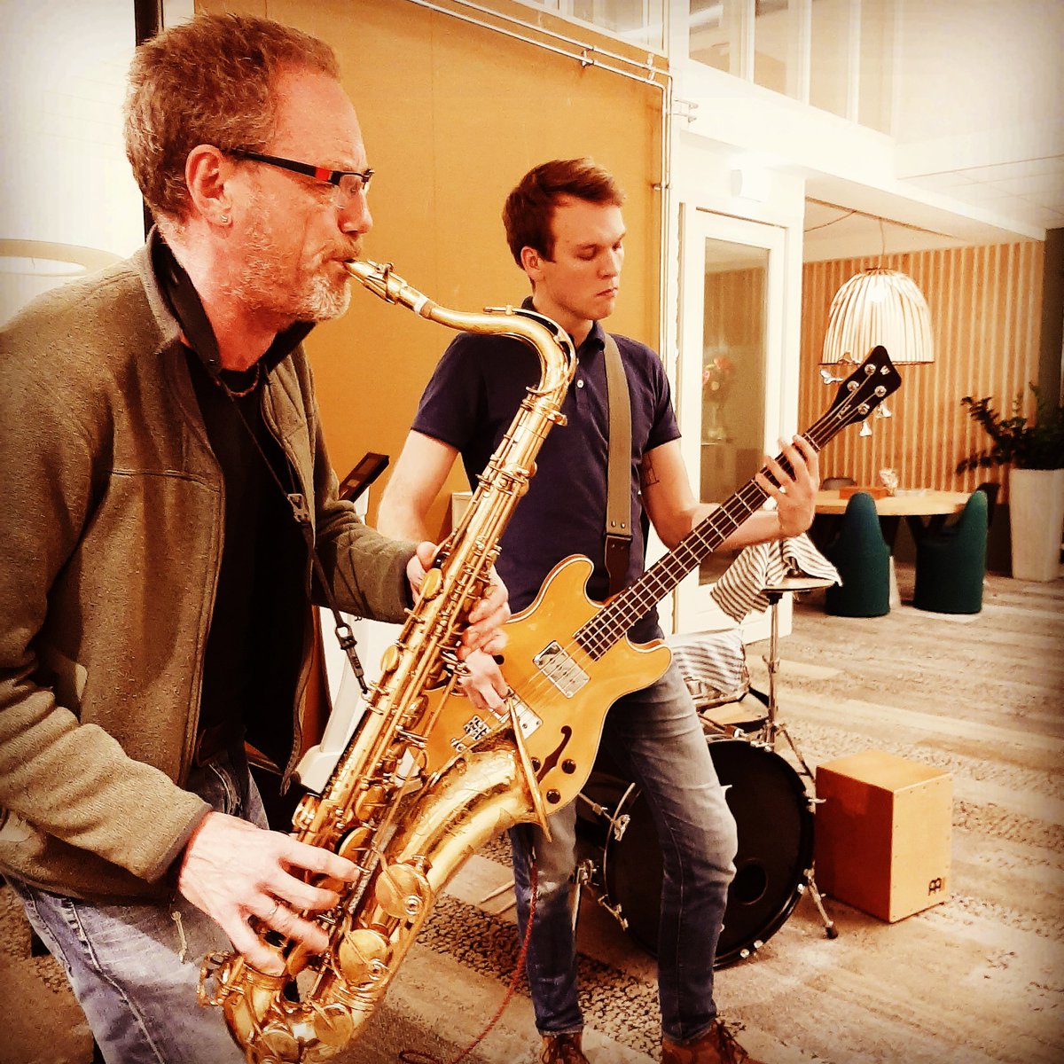 En we zijn los! De eerste Thank got it's Friday Jam is een feit.