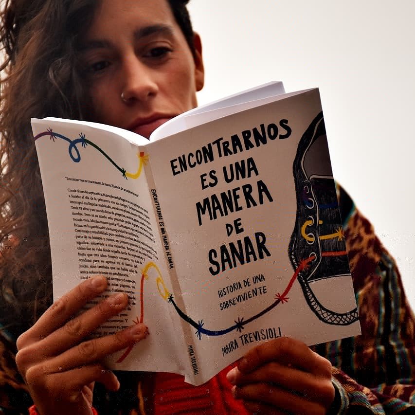 Hoy en <a href="/tpe887/">Tarde para Excusas</a> <a href="/radiodelaazotea/">Radio De la Azotea</a> entrevista a Maira Trevisioli para hablar de su libro “Encontrarnos es una manera de sanar. Historia de una sobreviviente”. A partir de las 16h  #unmundofeministaesposible