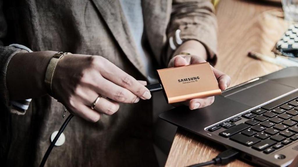 SamsungBulgaria's tweet photo. Съхранявай всичко необходимо на Samsung #SSDT5. https://t.co/ijamSXgnGx https://t.co/PDL3AXsGJR