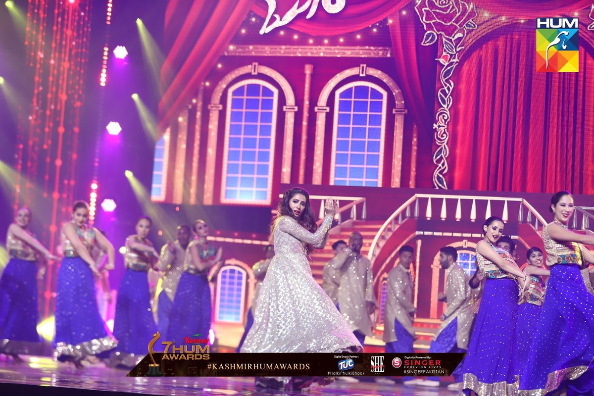 HUMAWARDS's tweet photo. #KASHMIRHUMAWARDS | Ahsan Khan and Mehwish Hayat set the stage on fire! 🤩

Tune in to #HUMTV right now!

#HUMTV brings Kashmir 7th HUM Awards, presented by Kashmir Cooking Oil and Banaspati, Digitally powered by #SingerPakistan, Digital snack partner TUC - #HalkiPhulkiBhook https://t.co/WLZI2sk9GR