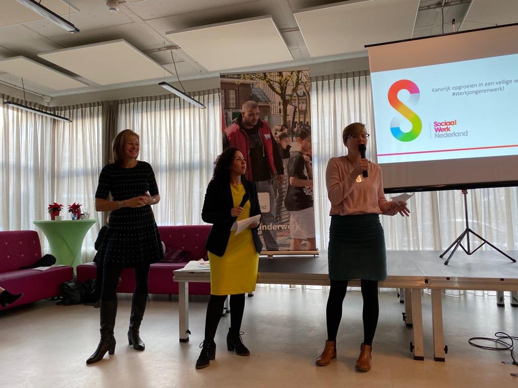 Met dank aan de vrijwilligsters van <a href="/StichtingDOCK/">DOCK</a> buurthuis De Nieuwe Branding vd superontvangst congres #sterksociaalwerk. Veel inhoud en veel om verder over door te praten! Wel thuis en tot de volgende x <a href="/FritsRorink/">Frits Rorink</a> <a href="/SimonBuwalda/">Simon Buwalda</a> <a href="/GijsvHeeswijk/">Gijs van Heeswijk</a> <a href="/judithbokhove/">Judith Bokhove</a> <a href="/MarcoPastors/">Marco Pastors</a> ea