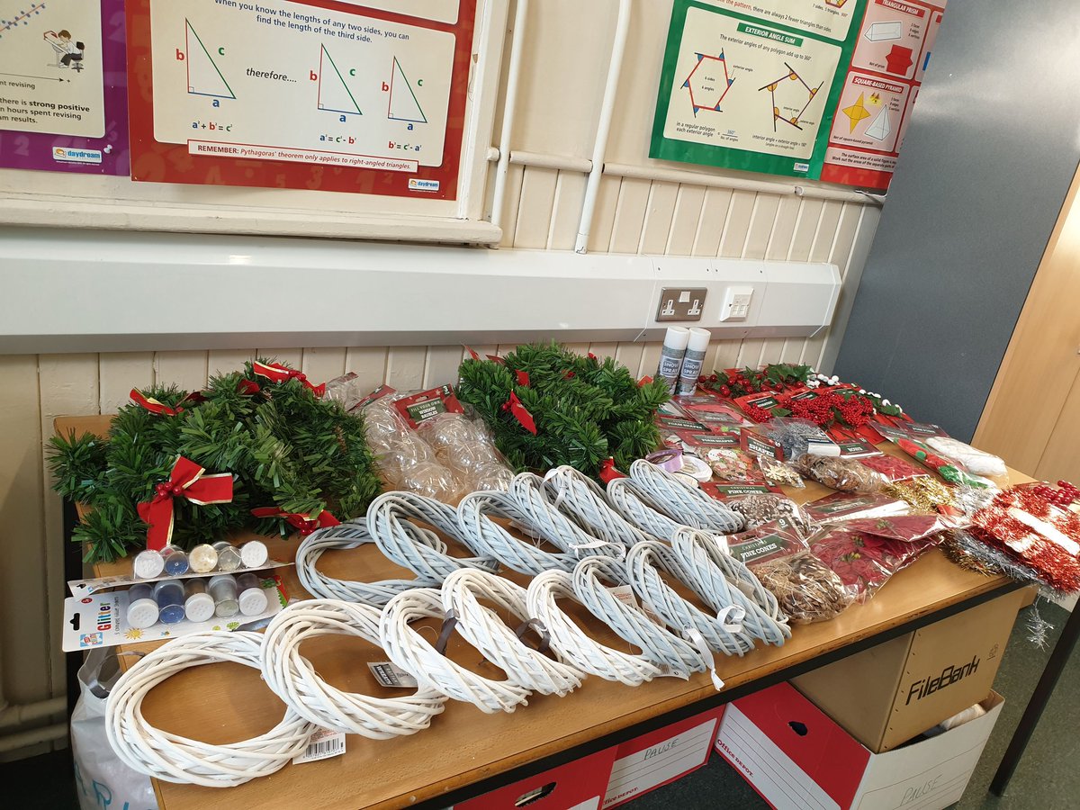 Poppy_Tigress's tweet photo. Pause Newham getting ready for Christmas handmade wreaths and cards...tis the season to be joy what a beautiful session full of creativity and happiness...homemade soup and cakes @PauseOrg @NewhamLondon https://t.co/zjzsRDArRN