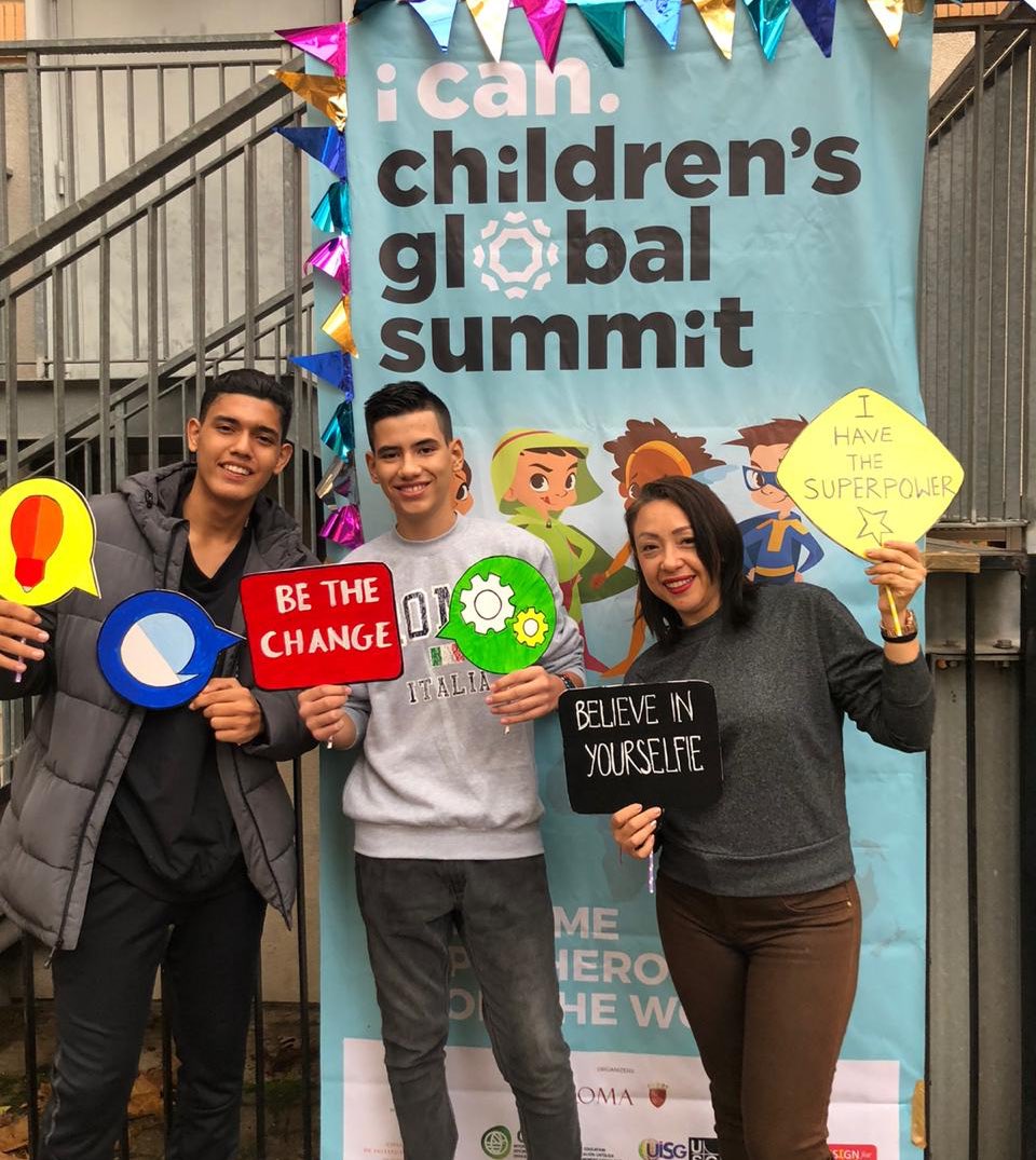 SecEducacionBAQ's tweet photo. ¡Nuestra #CapitalEducativa se destaca a nivel mundial! 

Estamos orgullosos de la gran representación de nuestros estudiantes de @iedcampito, @ethanrojassilva y @MaikolRamos9, en el encuentro mundial #Icansummit, realizado en Roma.

¡Qué gran experiencia! https://t.co/KgyKowuYHh