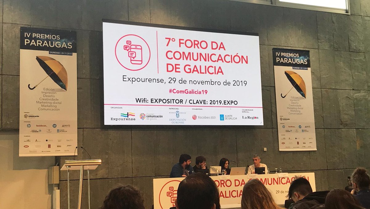 cenlitros's tweet photo. Hoxe no 7°foro da Comunicación de Galicia...Suso de @desescribir, Noelia de @_desonhos, Dani de @costa_estudio e Ricardo de @cenlitros falando de deseño.

#ComGalicia19 #deseñogalego https://t.co/jLxFB2Wi5Y