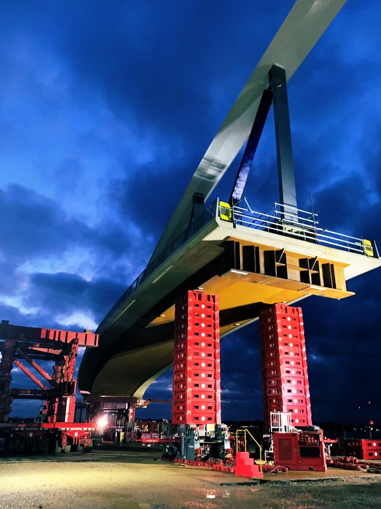 VFK_LutonDART's tweet image. Finalising arrangements before we move Gateway Bridge into its final position over the course of this weekend. A very exciting stage of the DART project!

#LutonDART #GatewayBridge #Bridge #BridgeMove #LoveLuton #LoveConstruction #Engineering #Milestone