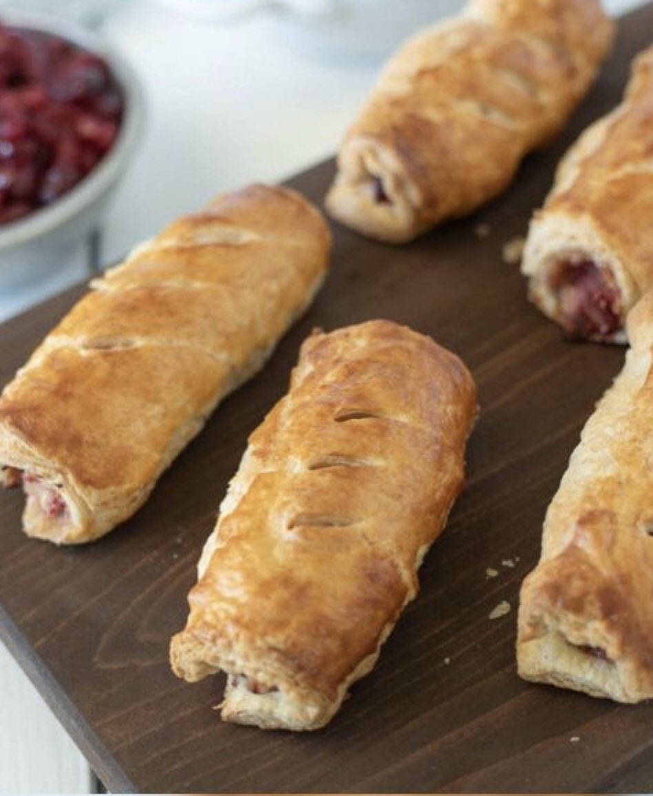 appleofmyeyepl's tweet photo. We caused a stir with these wafting down the corridors today @MonksdownSchool baked by Year 4 Mrs Joynsonโs Class. Year 6 tasted my demos and loved them! Try this recipe at home with your family ๐๐ฅฃโค๏ธ#turkey #cranberry #Christmas #baking #cookinginclass #yummyfood https://t.co/mmomYs6lge