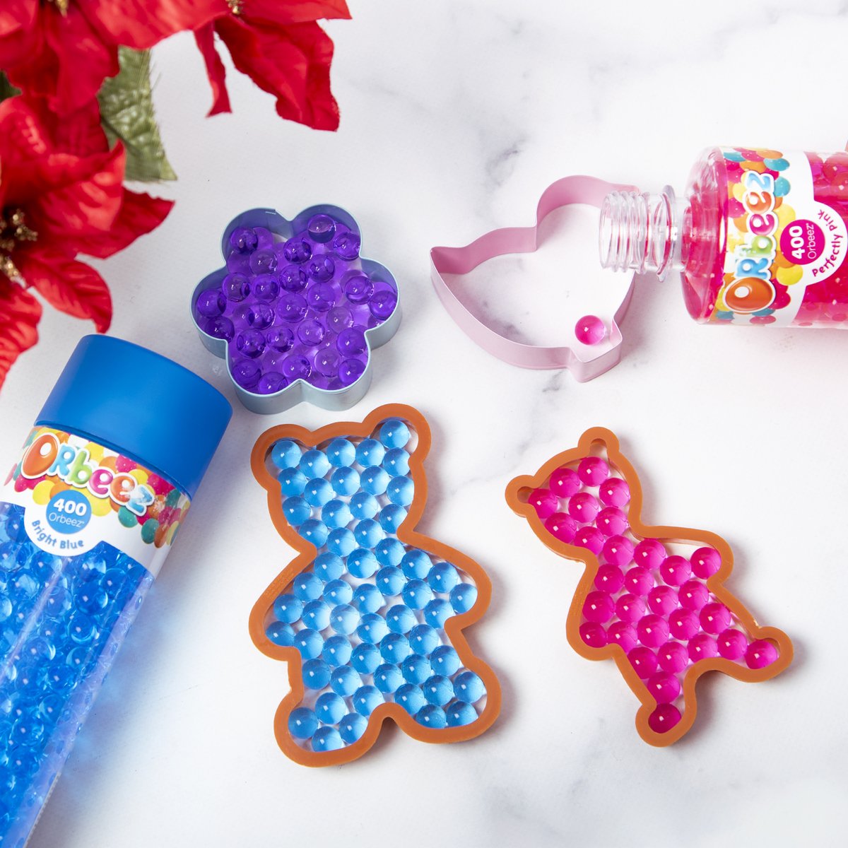 Starting your Holiday baking early? Teach your little ones their favorite Holiday characters with Orbeez and cookie cutters! 🧸