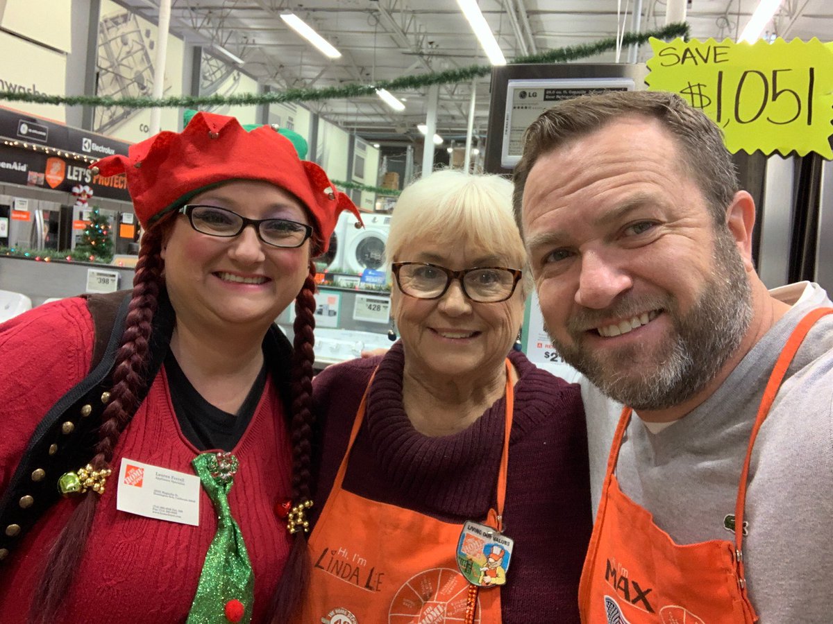 Max building the #HDIPacSouth partnership hanging out in at #6963 Huntington Beach #BlackFriday2019 #everystoreeveryday #teamworkmakesthedreamwork