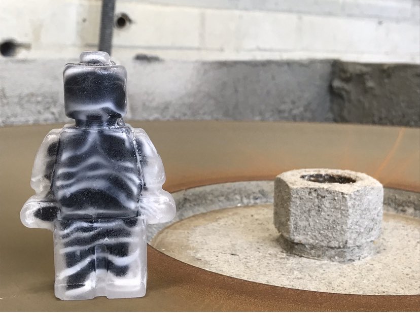 HGibsonGlass's tweet image. Sweet Nothing, made from 100% recycled Glass, ready to play on the flatbed grinder 
@hannahgibsonglass 
@ScotGlassSoc 
@CGSUK 
@ACID_tweets 
@GlassArtSociety 
@AACGlass 
#FlatbedGrinder 
#Coldworking 
#80Grit
#recycle