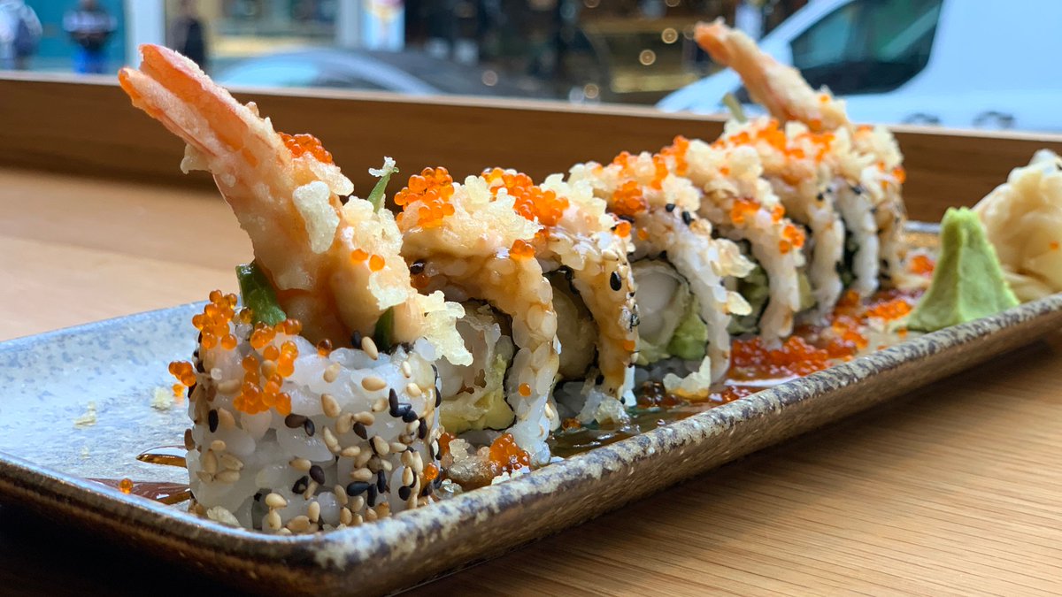 After work today, why not come up to ROBATA and satisfy your cravings for sushi with dishes like our Prawn tempura roll. 🍣 🥢 #robatasoho