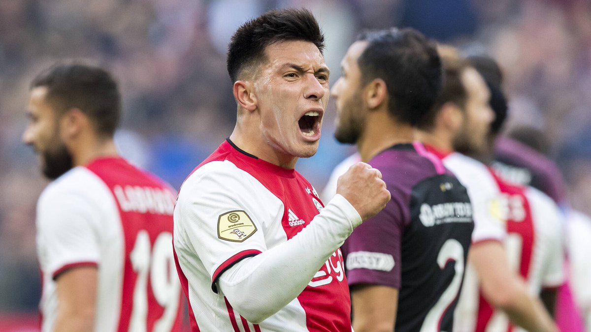 kevinsuave's tweet image. When confronted by a journalist about his superb Champions League performance against Lille, Lisandro Martínez replied:

“I would rather talk to you about the entire team. I am simply here to help them. I would give my life for them.” [@VI_nl]

Holy shit, what a signing.