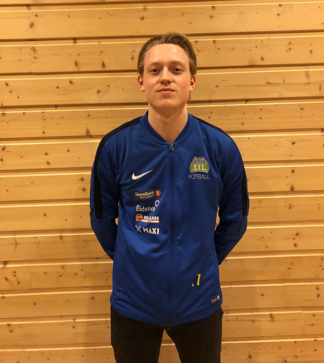 2/5 ✍🏻! Ny signering! Årets spiller i 2018, Odin Myrmoen, plukker opp hansken(e) igjen etter ett år i militæret. Med <a href="/AndreasUlla99/">Andreas.Ulla</a> og Svennis har vi 5. divisjons beste keepertrio💛💙