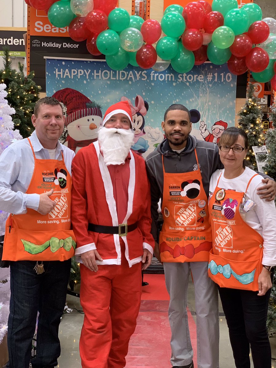Having fun selling with the best ASM team and Santa in D261. #THDHolidayCaptain
