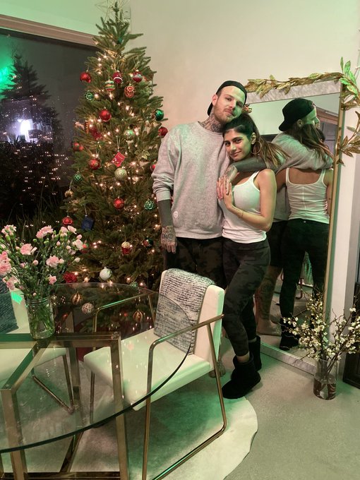 Merry Thanksgiving! - The Sandberg&rsquo;s &hearts;️ https://t.co/co4C2pKCON<a href="/tag/lvxyayoikusama"class="tags"><span>#lvxyayoikusama</span></a>