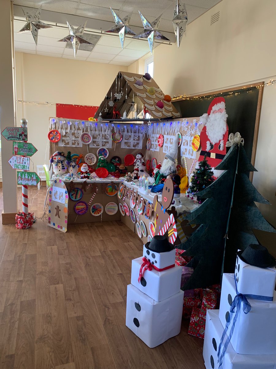 KitchenPackwood's tweet photo. Finally completed our Gingerbread house for the children to enjoy! @Thomas_Franks_  @packwoodhaugh  @michael27427072  @DarrenH82595759  #itschristmas #gingerbreadhouse #northpole #santa #candycane #creativeteamwork https://t.co/eEhOa7yG7R