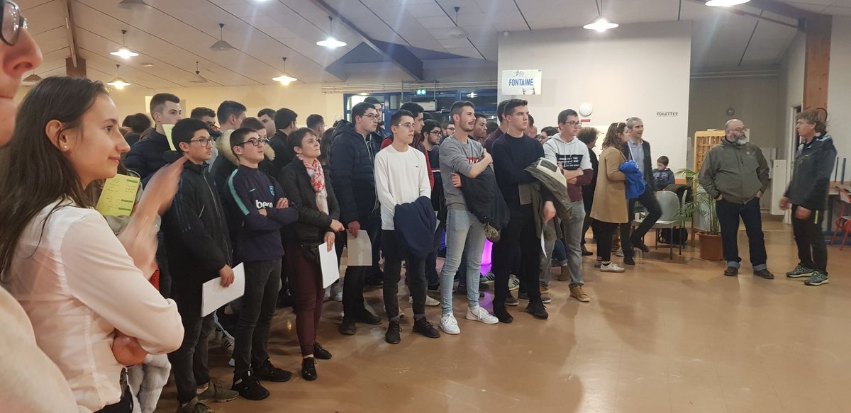 Etablieres's tweet photo. [REMISE DE DIPLOMES] Ce soir aux #etablieres👩‍🎓👨‍🎓
Soirée haute en couleurs🎊

👉Bravo aux étudiants 👋

@KermarrecMorgan @jfvergnault @Herve_Pillaud https://t.co/LsMQz2ADSy