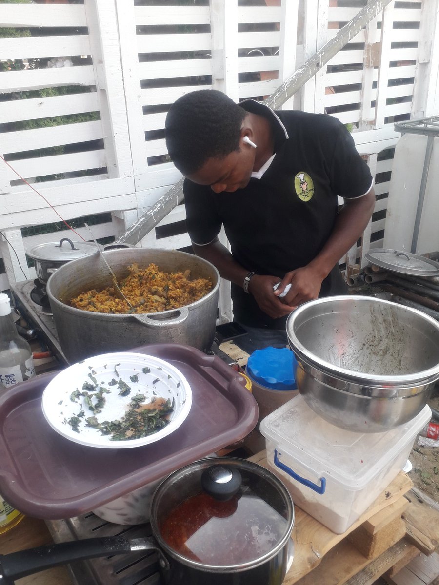 itsOlawaley's tweet photo. CHEF KD PRIME is here.
Come and have a plate of Native rice to savour your taste 🤤🤤🤤🤤
☆ Chicken Bang bang!
☆ Pancakes
➡️Cocktails ; sex on the beach, bomboclat,Tequila sunrise e.t.c
#ChefKD
#StyleByZenith2019 https://t.co/Ub3MPjEgJh