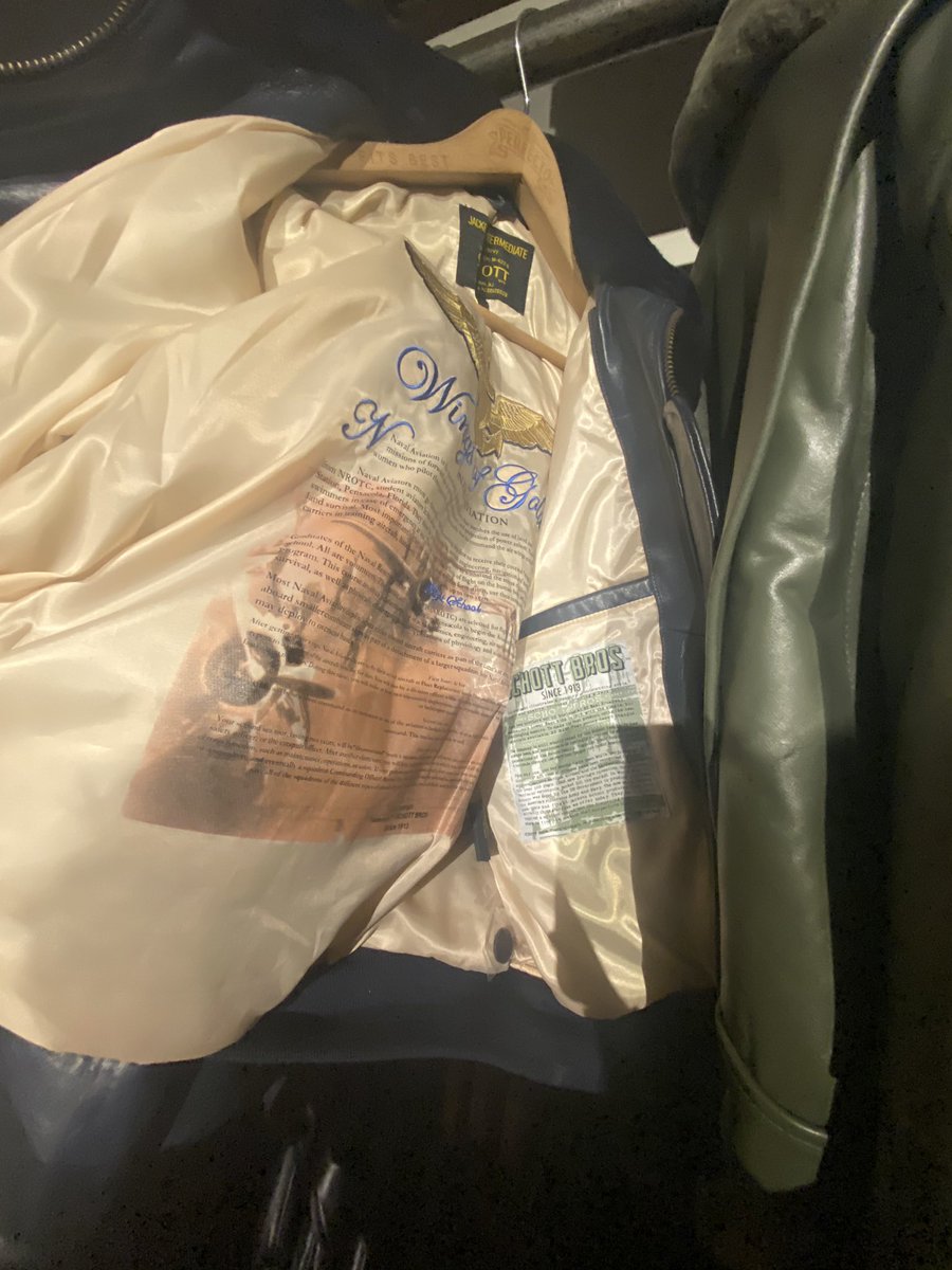 RivaAnth's tweet image. Every brand has a compelling story to tell. 🗣
Find your story. 📖 
Share it everywhere. 🏔 

@schottusa is the busiest store in SoHo on #BlackFriday.

Zero customers asked about discounts.

Multiple asked about the history of their worn, vintage, 70s jacket hung on the wall. 🏍