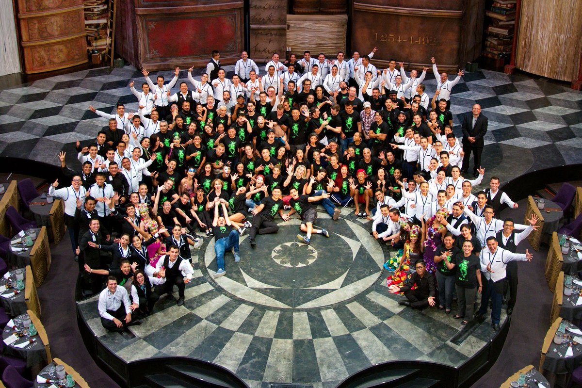 Ya estás aprovechando las ofertas de #BlackFriday Check our #BlackFriday Offer cirquedusoleil.com <a href="/RivieraMaya/">Riviera Maya</a> <a href="/Vidanta/">Vidanta</a> #Cancun #Mexico #mustsee #musteat