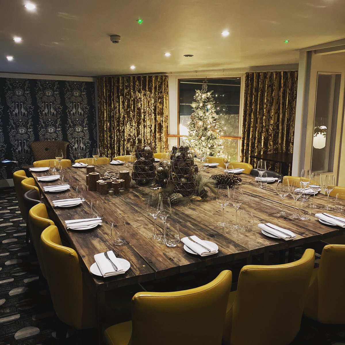 I love my Private dining room @woodrestaurants 

Suitable for up to 20, Private TV, Music, and your very own dedicated server....

Special things for Special Events...

#woodmanchester #masterchef #chef #masterchefuk #cheflife #cooking #creativity #masterchefuk #simonwood