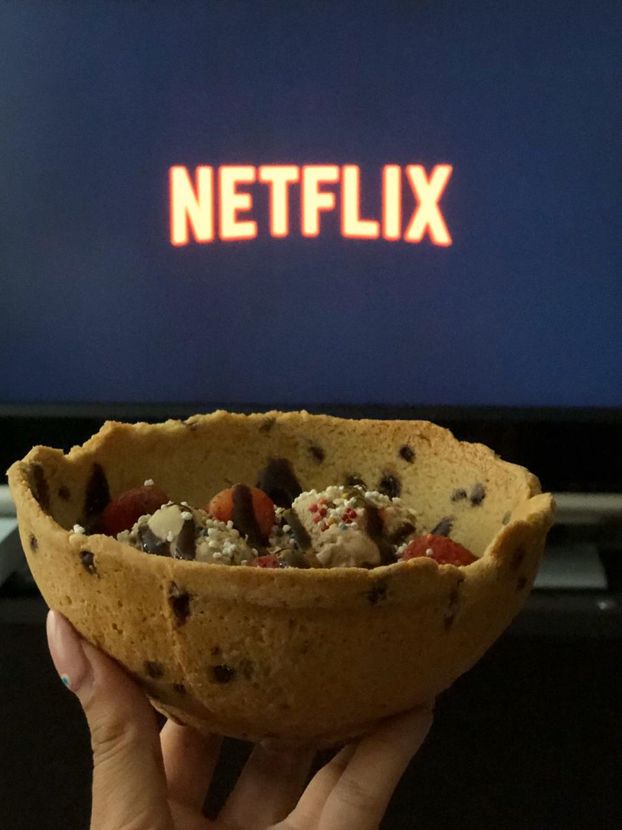 Deliware2's tweet image. Disfruta de este viernes con uno de nuestros bowls de galleta, están para chuparse los dedos!