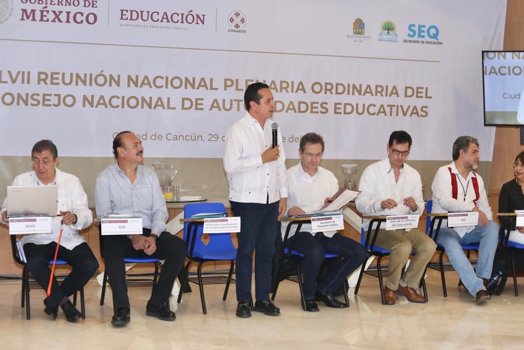Carlos Joaquín (@carlosjoaquin) on Twitter photo Agradezco la visita a #Cancun #QuintanaRoo del Secretario Esteban Moctezuma <a href="/emoctezumab/">Esteban Moctezuma Barragán</a> <a href="/SEP_mx/">SEP México</a> y plantearle los retos del sector educativo en el Estado, su crecimiento, sus problemas y la ruta de su desarrollo. #JuntosAvanzamos <a href="/EducacionQR/">SEQ Educación</a> Agradezco la visita a #Cancun #QuintanaRoo del Secretario Esteban Moctezuma <a href="/emoctezumab/">Esteban Moctezuma Barragán</a> <a href="/SEP_mx/">SEP México</a> y plantearle los retos del sector educativo en el Estado, su crecimiento, sus problemas y la ruta de su desarrollo. #JuntosAvanzamos <a href="/EducacionQR/">SEQ Educación</a>
