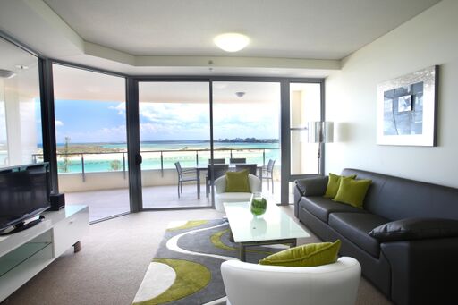 MonacoCaloundra's tweet photo. Look no further ... Monaco Caloundra on the Sunshine Coast has 1, 2 &amp; 3 bedroom luxurious apartments that are perfect for families &amp; groups of friends. 🌊🌴👍

Take a look at: https://t.co/oY8T21ptau

#monacocaloundra #MonacoResort #sunshinecoast #caloundra #visitsunshinecoast https://t.co/4TRUYst9cL