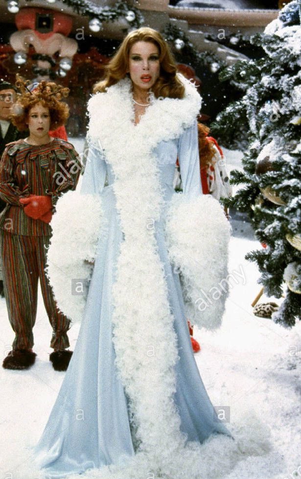 Winter fashion goals: Martha May Whovierpic.twitter.com/kva8newXxS.