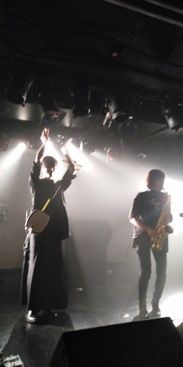 chapi_koro02's tweet photo. LIVE EDM
最高に楽しかった✨
やっぱりCappenはめちゃくちゃカッコよかったぁぁぁ😍
最高だったぁぁぁ😍
ストリートバスケもめちゃくちゃカッコよかったぁぁぁ🏀
たくさん踊ってたくさん飲んでめっちゃはじけた
MCTAKAさん、楽しいライブ、ありがとうございました😆

#cappen
#岩田桃楠
#下北沢ERA https://t.co/Nayn0udprX