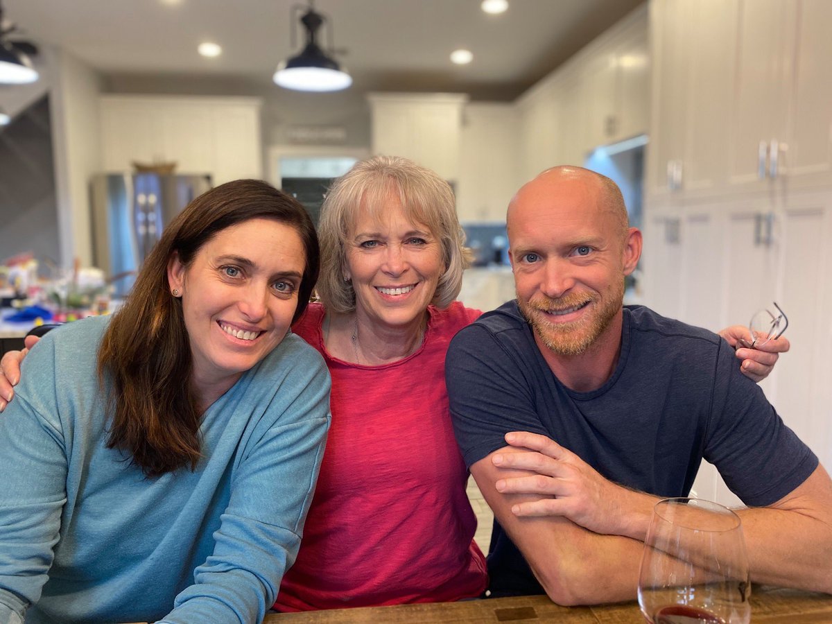 aaweems97's tweet photo. Loving Thanksgiving with mom and brother this year! https://t.co/5Qvitc2c2r