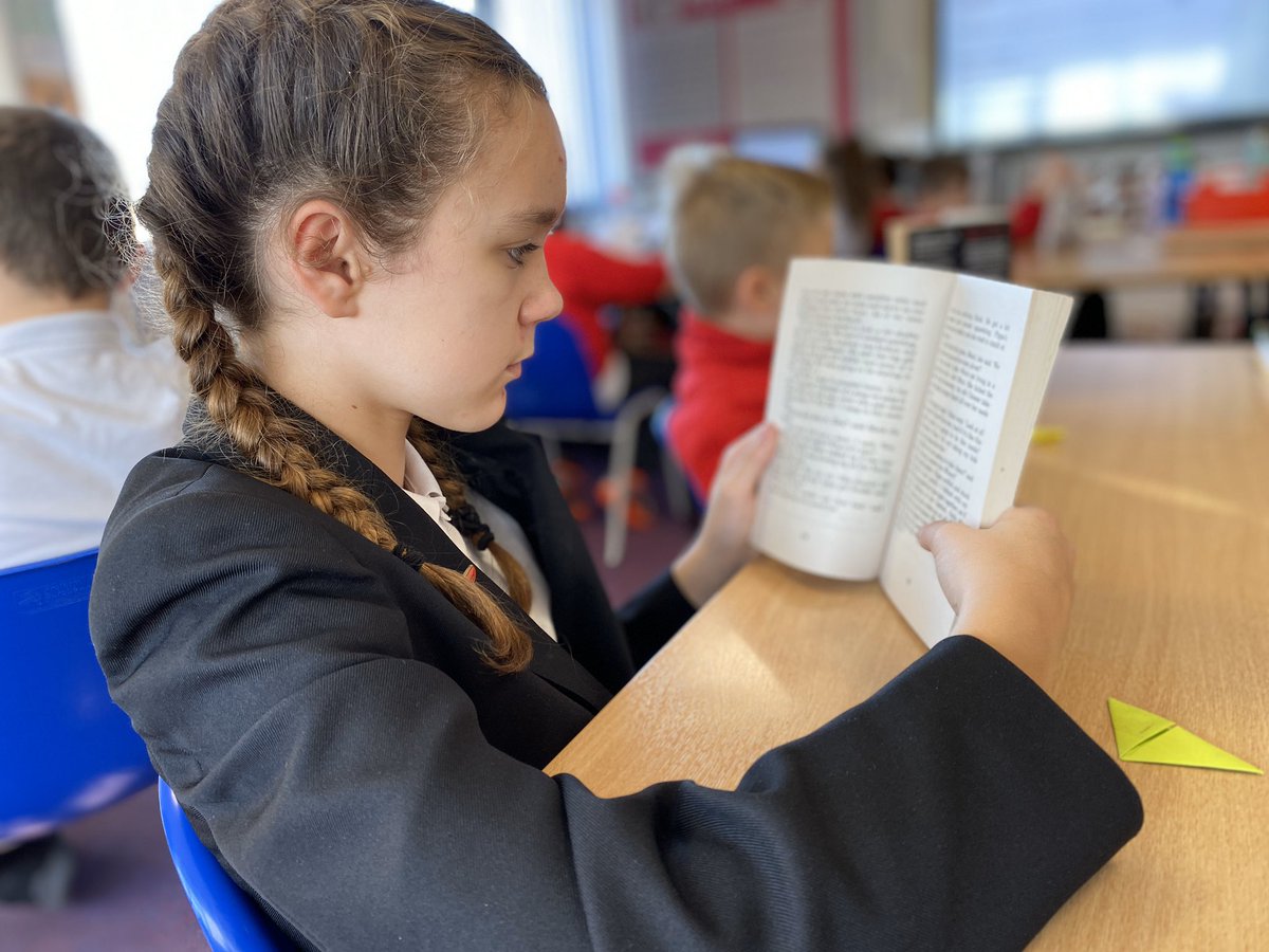 NET_Abbotsweld's tweet photo. Reading Repertoire || Today was a good day. Such fun talking about books being read at the moment. From @matthewsyed to @WilsonJaqueline @MichaelMorpugo and @CharlesDickens - What is your reading repertoire? #NETEng #abbotsweldself @Literacy_Trust @_Reading_Rocks_ @SchoolReading https://t.co/vVivU4JOS0