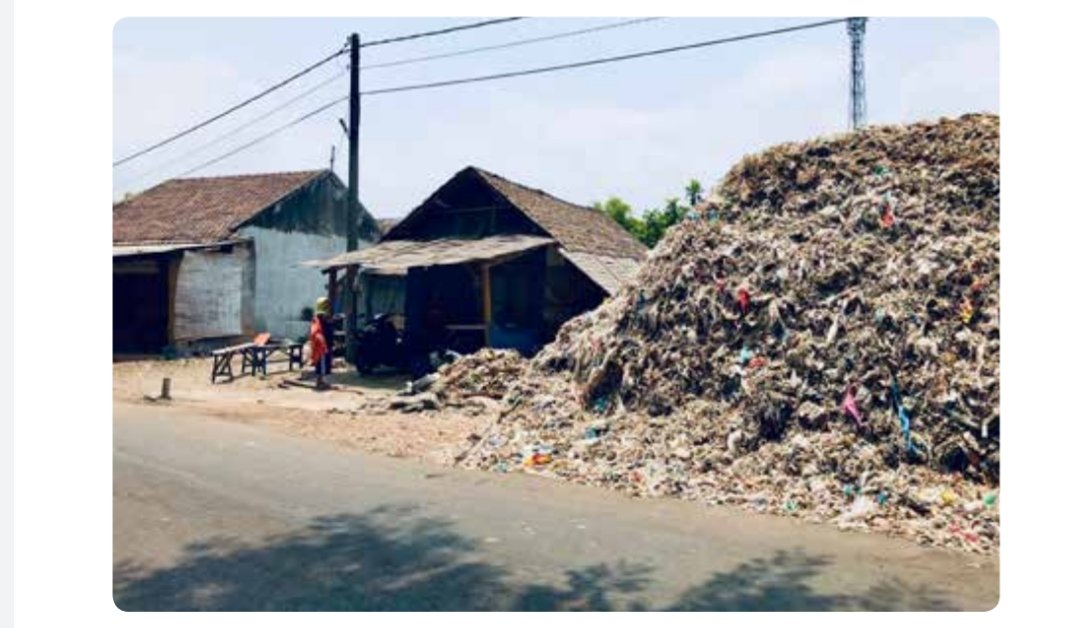 1 of the reasons indonesia sent them back is bcs the trash didnt comply with the rules, but this is also bcs of the sheer volume. people LIVE alongside trash. so villagers started burning them, just to reduce the volume. which is just bad. because incomplete burning of-