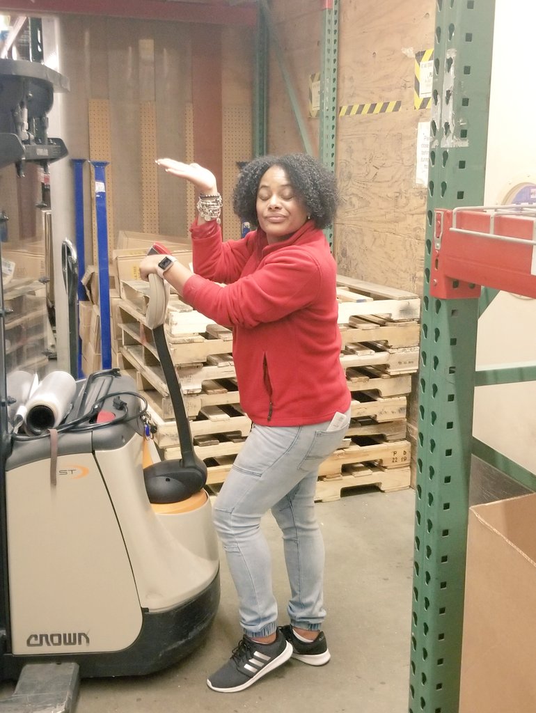 They head honcho <a href="/thenewcrc/">Carla Clark</a> helping with black Friday recovery #1214DreamTeam #unlicensed #driver 🤣🤣🤣