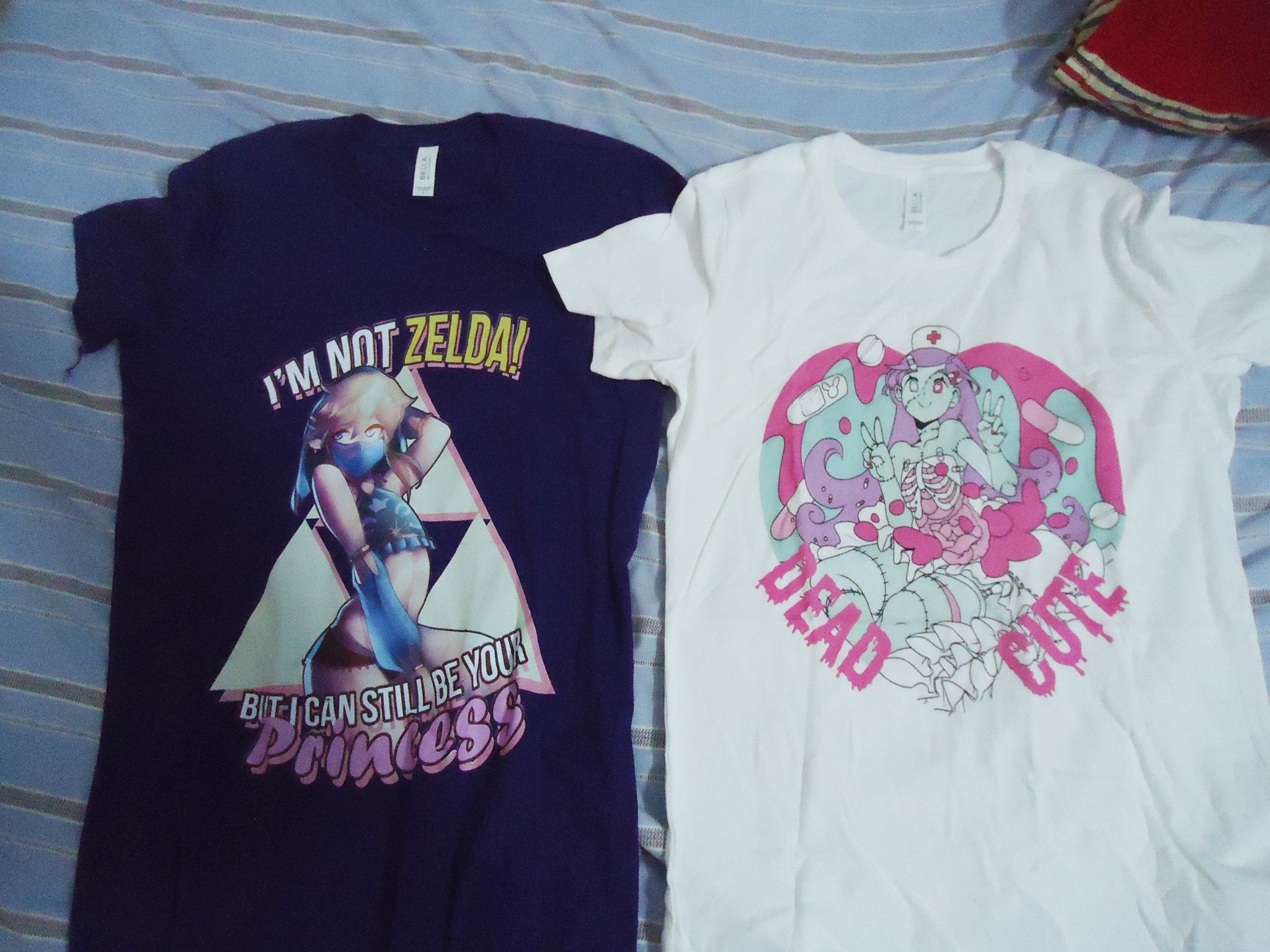 Well, I was finally able to buy some nice merch from two artist I follow x3 @PearlteaRizzy and @OUROBORIDE