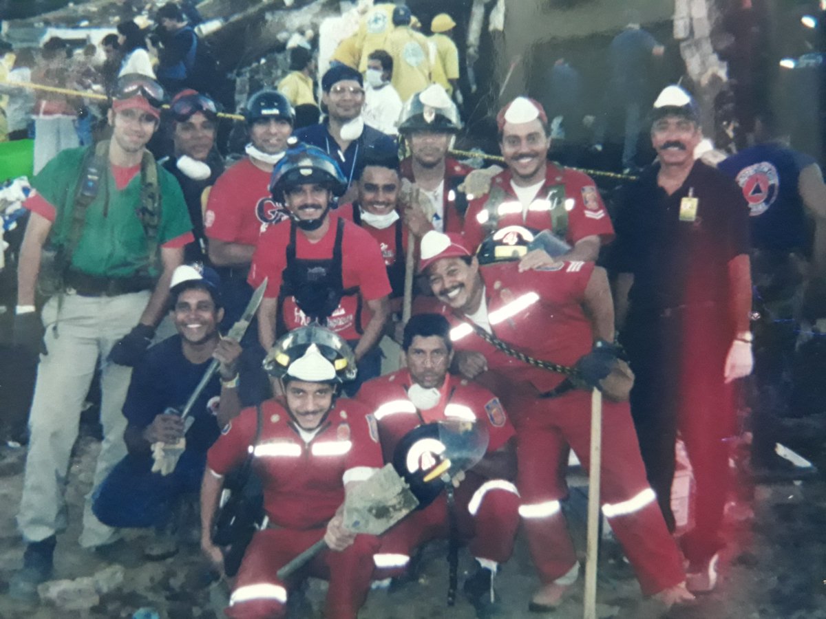 Primer grupo de Rescatistas de Panamá 13 de Enero del 2001 Terremoto del Salvador Santa Tecla