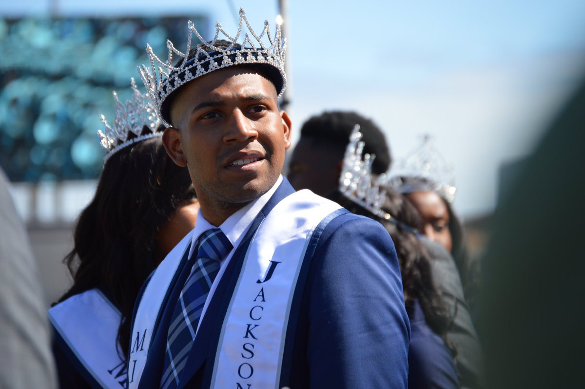 DavisQuynton's tweet photo. "Voting started for Ebony Campus King and you haven't clicked the link yet!?"

Voting ends Dec. 31st and it is  UNLIMITED‼️ So VOTE VOTE VOTE!
Let's show Ebony THEE BROAD-WAY!
#THEEBROADWAY #Thee3rd #EBONY75
#EBONYPride https://t.co/SFfNCgvfG8