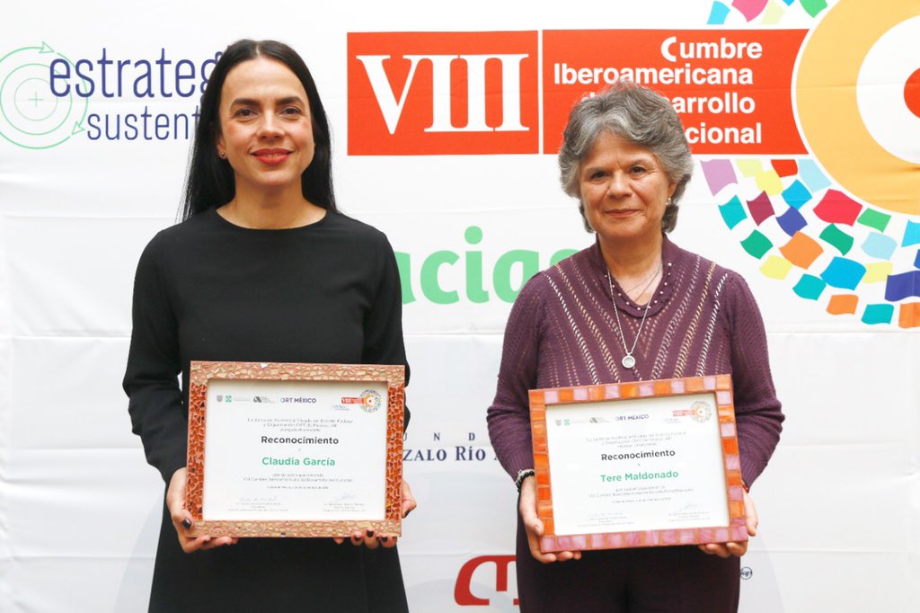 JAP_CDMX's tweet photo. En el marco de la VIII Cumbre Iberioamericana de Desarrollo Institucional @CIDIMX #CIDI2019, se llevó a cabo la entrega de reconocimientos a los talleristas, en este segundo día de actividades. #120AñosJAPDF https://t.co/AdPOqw91lZ