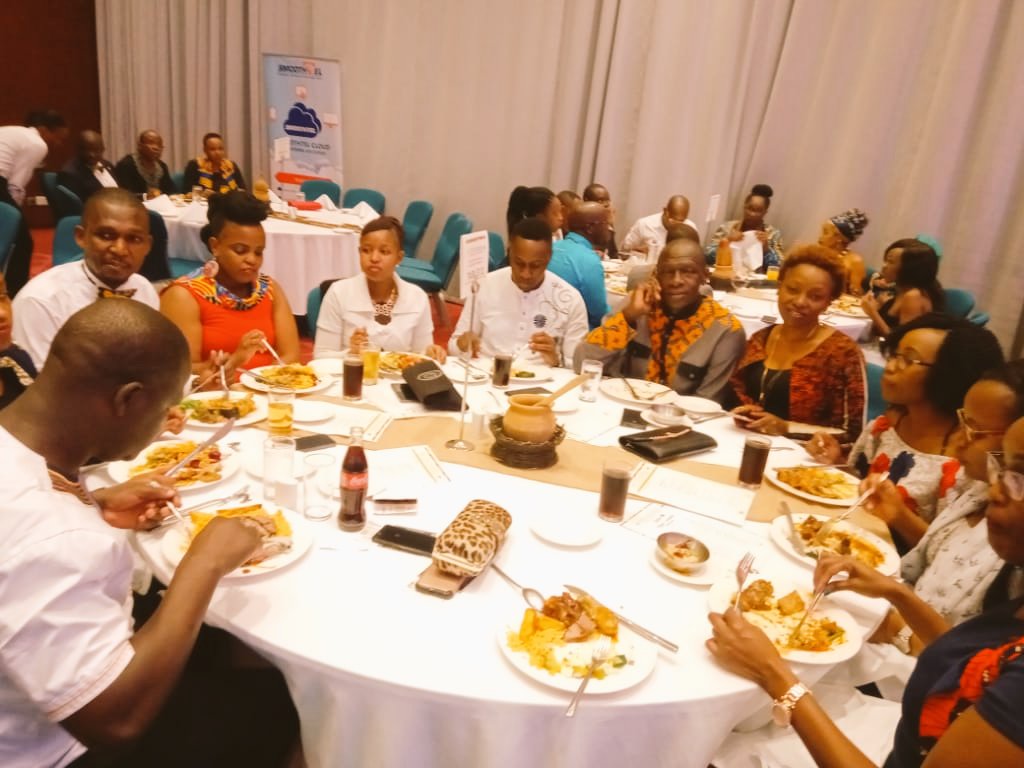 d2kendy's tweet photo. Great peeps #COYA2019 @burale1 https://t.co/F3qYOgxwga